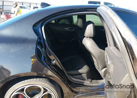 2023 Alfa Romeo Giulia Veloce Awd z USA, uszkodzony, nr VIN ZARFANBN5P7668901